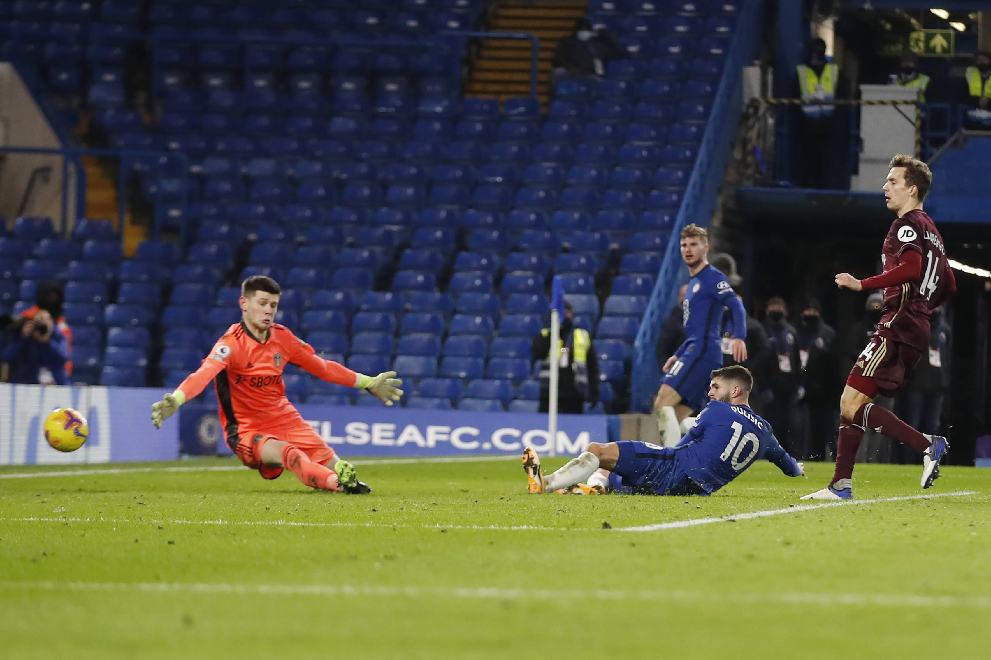 服的紧张情 服的紧张情