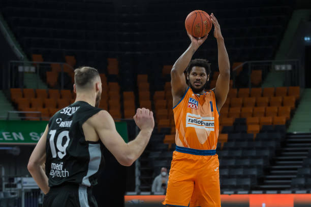 的球员在比 的球员在比